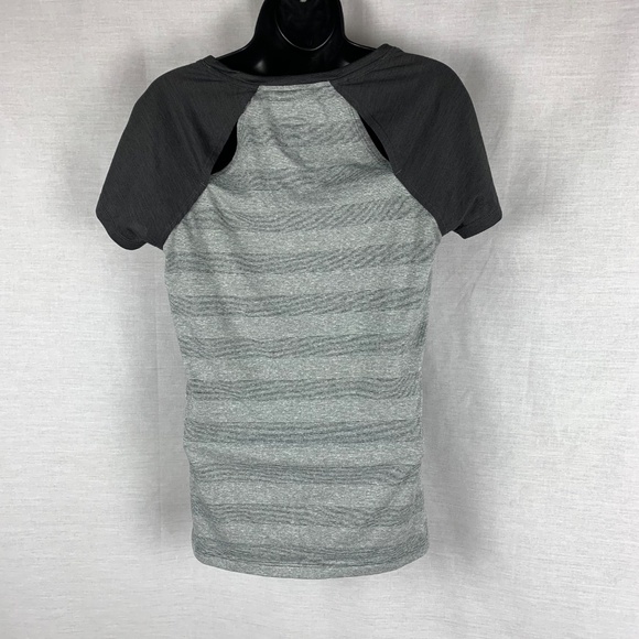 Ladies The North Face Grey Short Sleeve Flashdry Athletic Shirt Size M - Picture 3 of 6